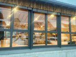 Fenster und Haustür mit Motiv Beilsteinstadl Jossgrund, Letgenbrunn