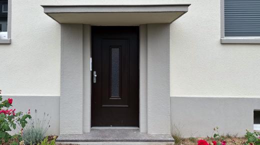 Historisierende Haustür in Frankfurt
