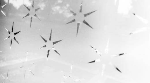 Weiße Haustür mit Musselinglas Detailaufnahme