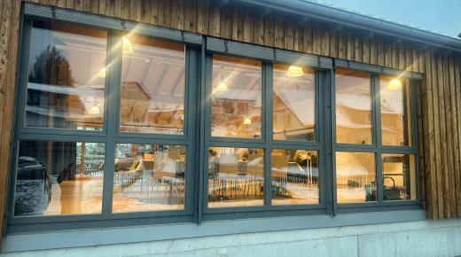 Fenster und Haustür mit Motiv  Beilsteinstadl Jossgrund, Letgenbrunn