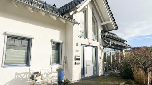 Holz-Aluminium-Haustür im modernen Landhausstil in Jossgrund