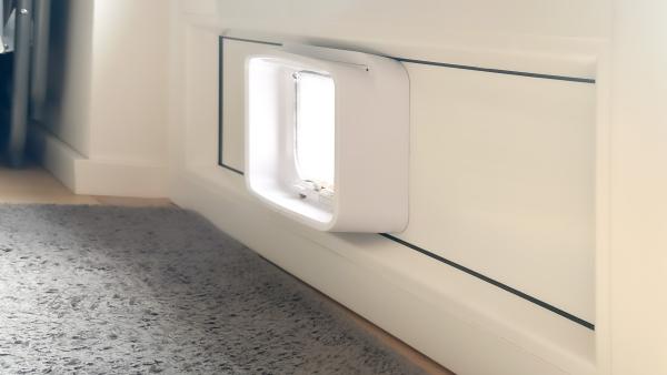 Katzenklappe mit Chiperkennung in Balkontür in Offenbach