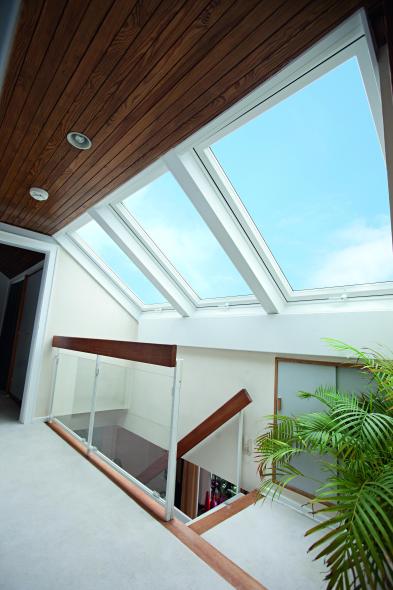 Fenster mit Raffstore Innenaufnahme Dachfenster