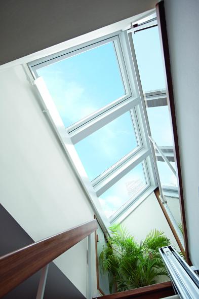 Fenster mit Raffstore Innenaufnahme Dachfenster