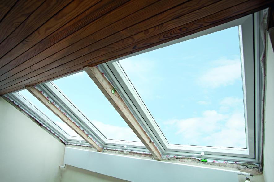 Fenster mit Raffstore Innenaufnahme Dachfenster