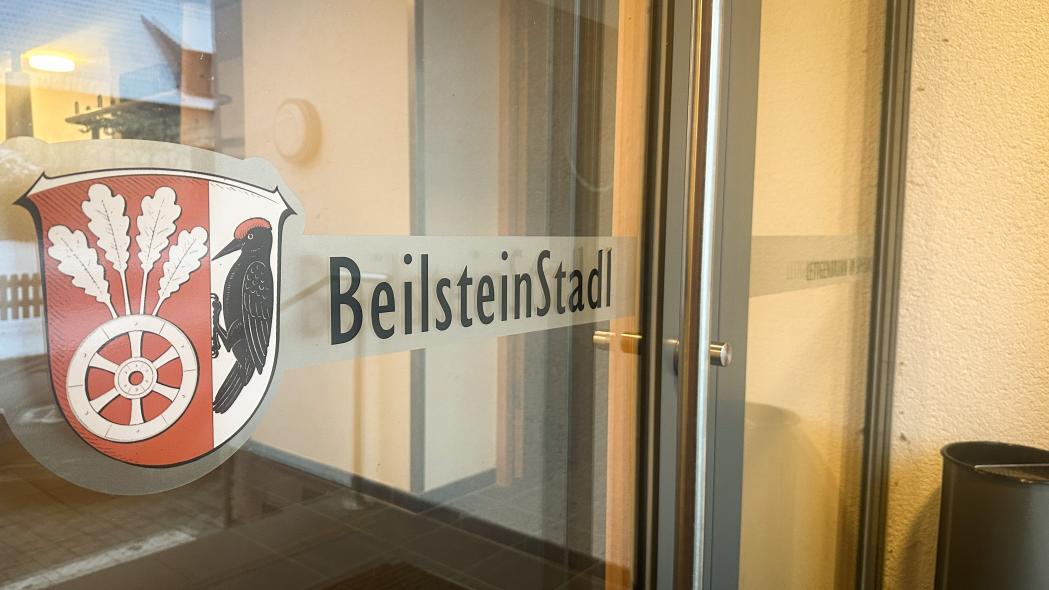 Fenster und Haustür mit Motiv  Beilsteinstadl Jossgrund, Letgenbrunn