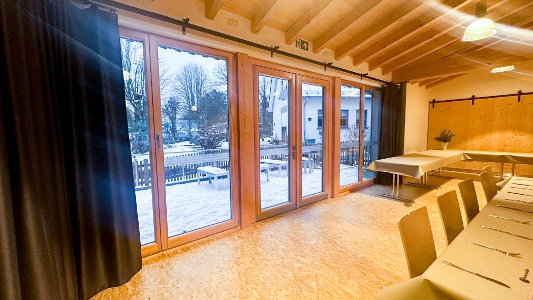 Fenster und Haustür mit Motiv  Beilsteinstadl Jossgrund, Letgenbrunn