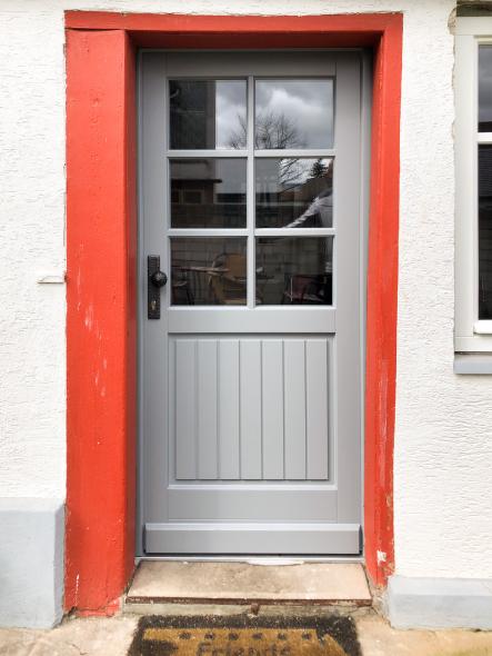 Holzfenster und Holzhaustür für den Denkmalschutz in Oberursel